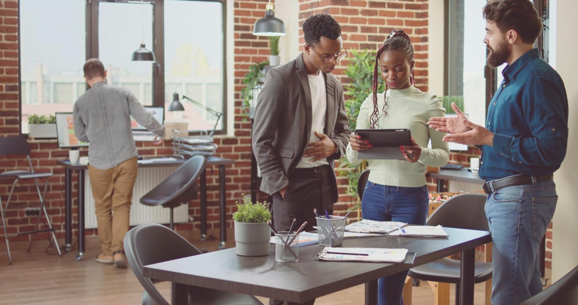 Entrepreneur travaillant sur sa stratégie financière